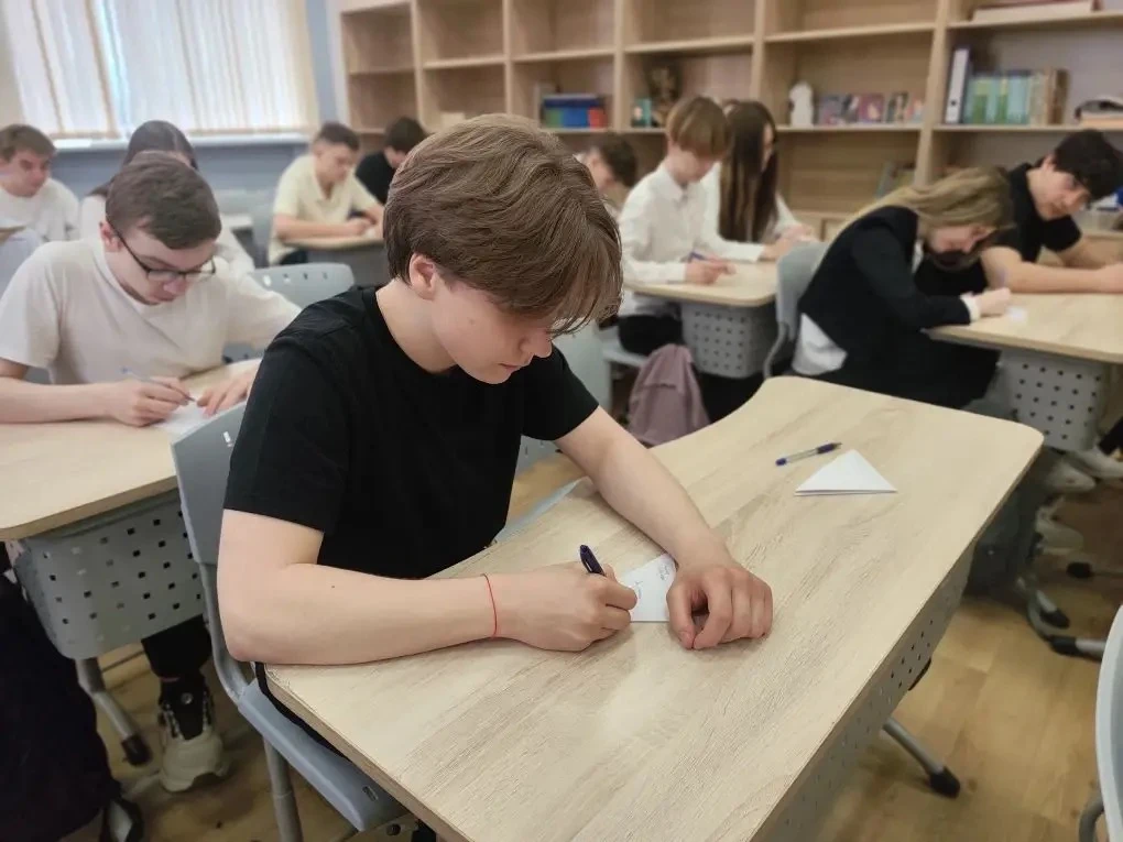 Учащиеся МОУ «СОШ имени А.П. Чехова» вместе со своими педагогами приняли участие в акции в рамках ма