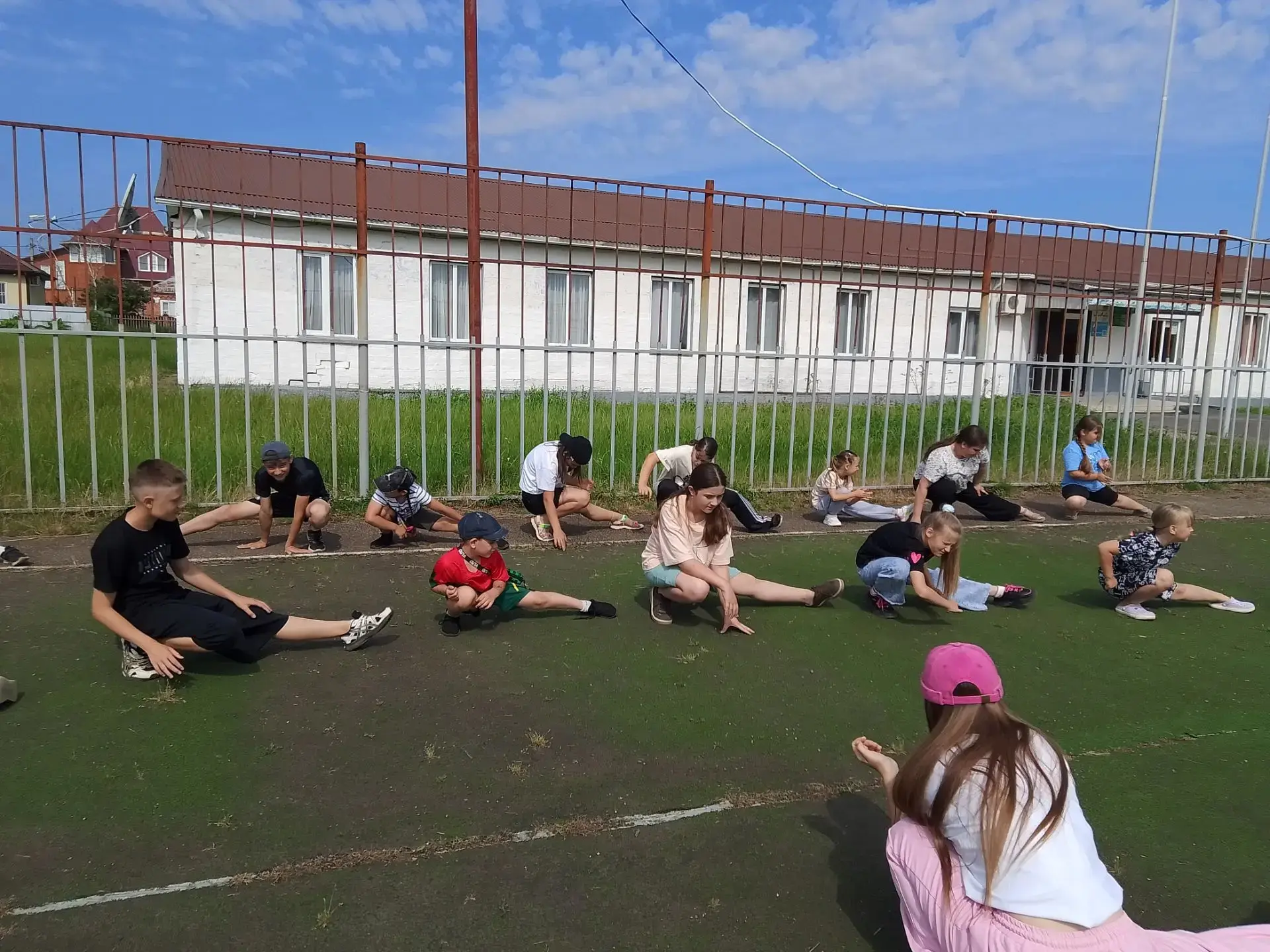 Бодрость духа и отличное настроение — залог успешного дня! ☀️💪

 В лагере «Алые паруса» утренняя за