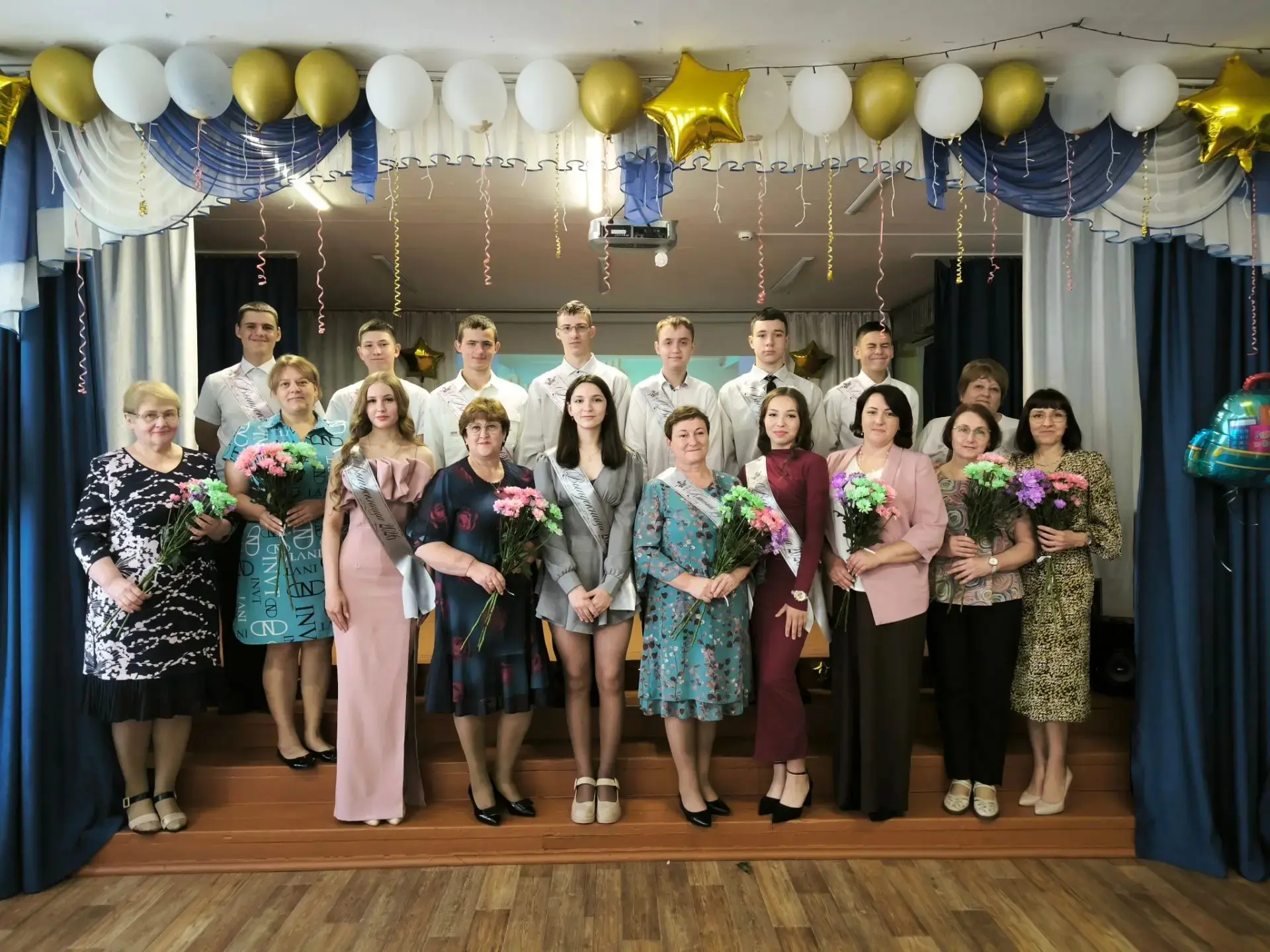 🎉 Торжественная церемония вручения аттестатов в 9 классе 🎉

2️⃣9️⃣ июня в нашей школе состоялся до