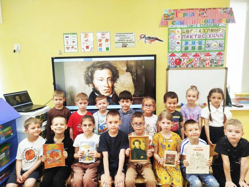 Педагоги детского сада провели для ребят увлекательное погружение в мир русской культуры. Воспитател