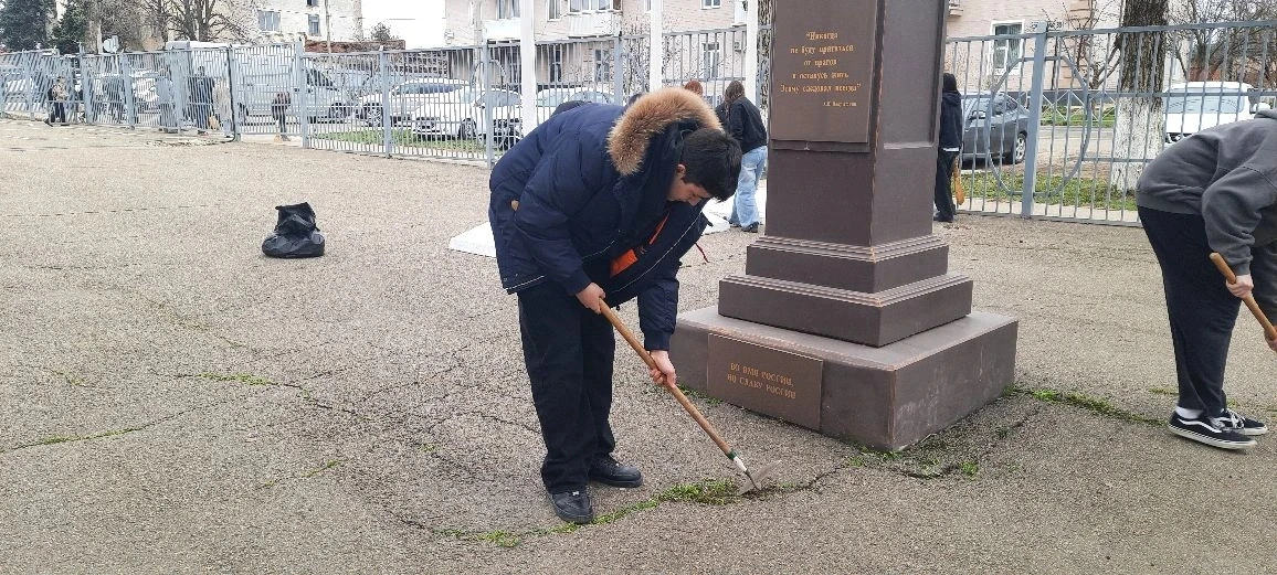 🤲ДЕНЬ ДОБРЫХ ДЕЛ💚  ✅В МАОУ СОШ 1 прошел традиционный весенний субботник. Волонтеры  школы объединили
