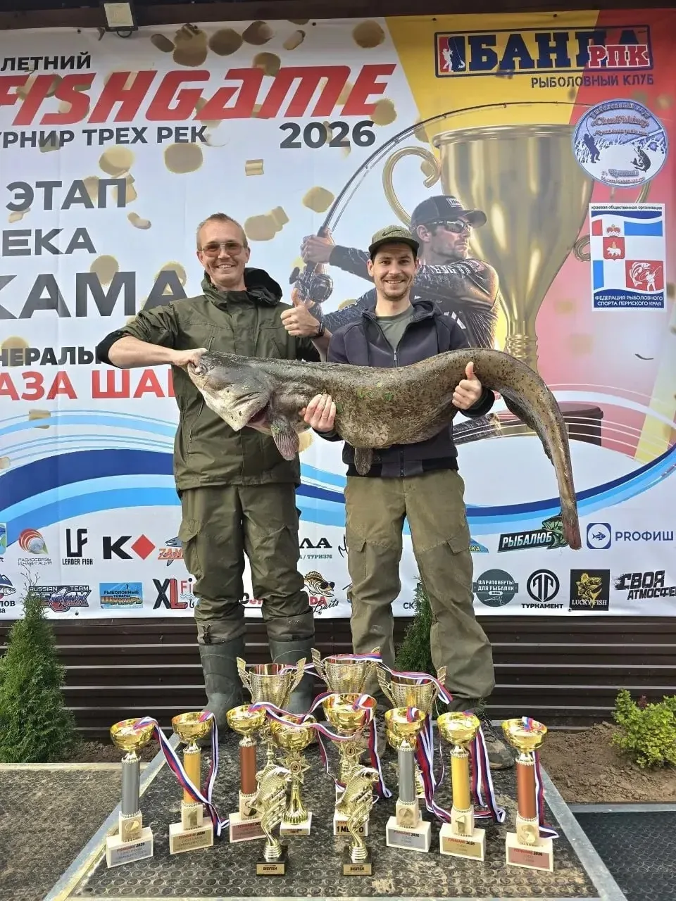 🎣Жители Перми на рыбалке поймали огромного сома весом 31 кг