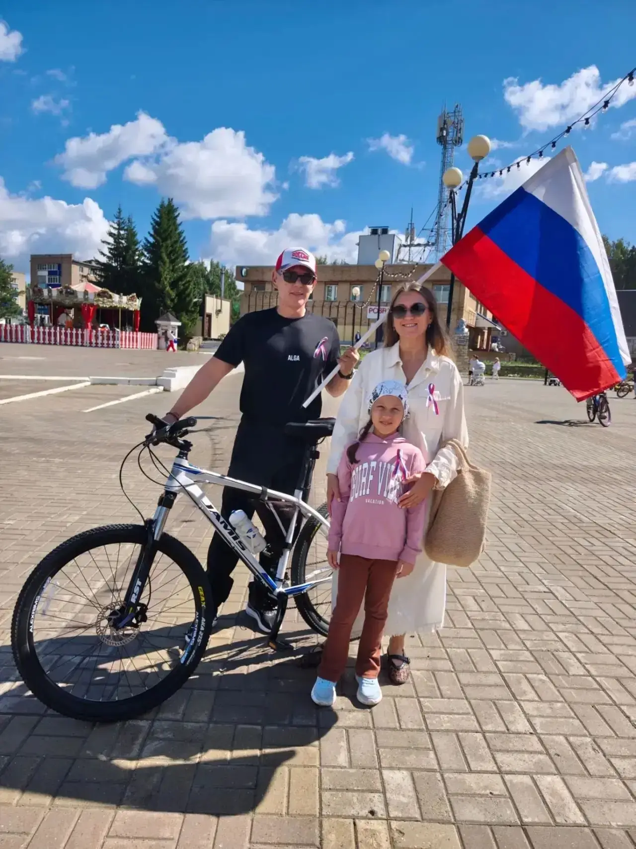 Сегодня в честь Дня Государственного флага Российской Федерации проходят различные меро...
