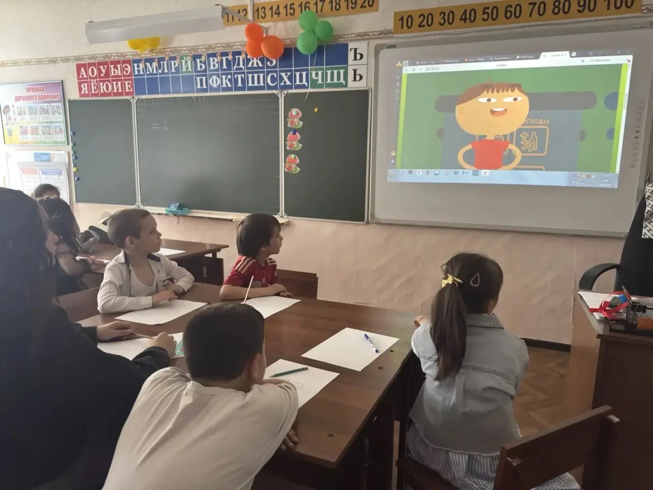 Сегодня в пришкольном лагере «Солнышко» ребята с энтузиазмом погрузились в мир экологии, который им 