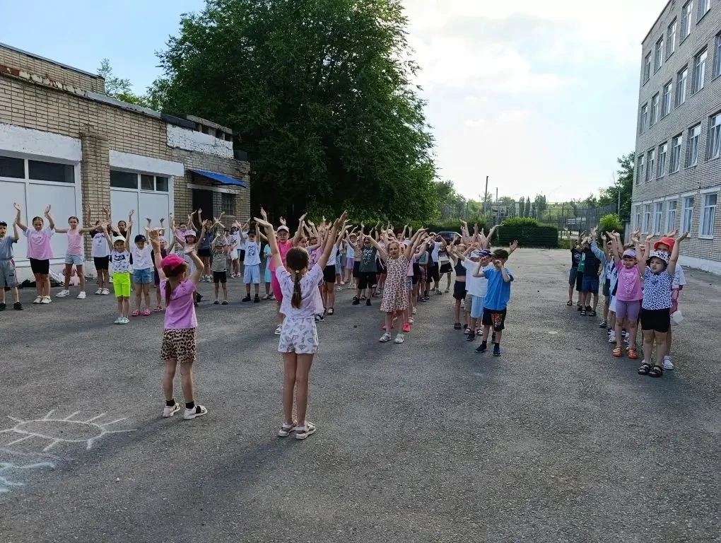 🎪 Сегодня прошёл уже восьмой день в летнем пришкольном лагере «Антошка», и он пролетел ярко, познав