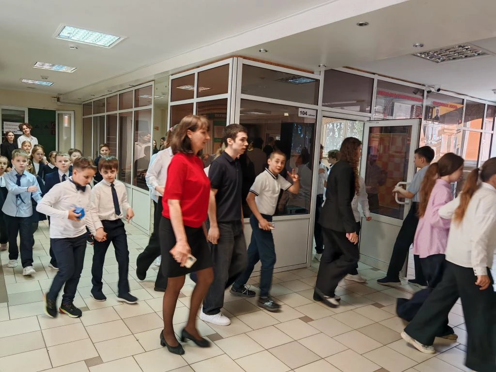 20 марта в нашей школе прошла комплексная тренировка по отработке действий сотрудников ОУ и учащихся