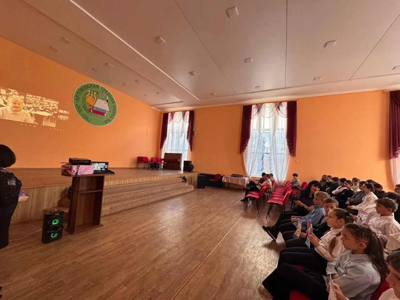 Путь к звездам объединил школу ЛНР и библиотеку села Подгородняя Покровка   Покровская сельская моде