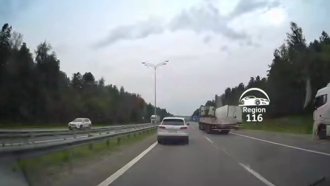 Двигался я значит после обеда спокойно по М-7. Еду себе, никого не трогаю, и тут попутн...