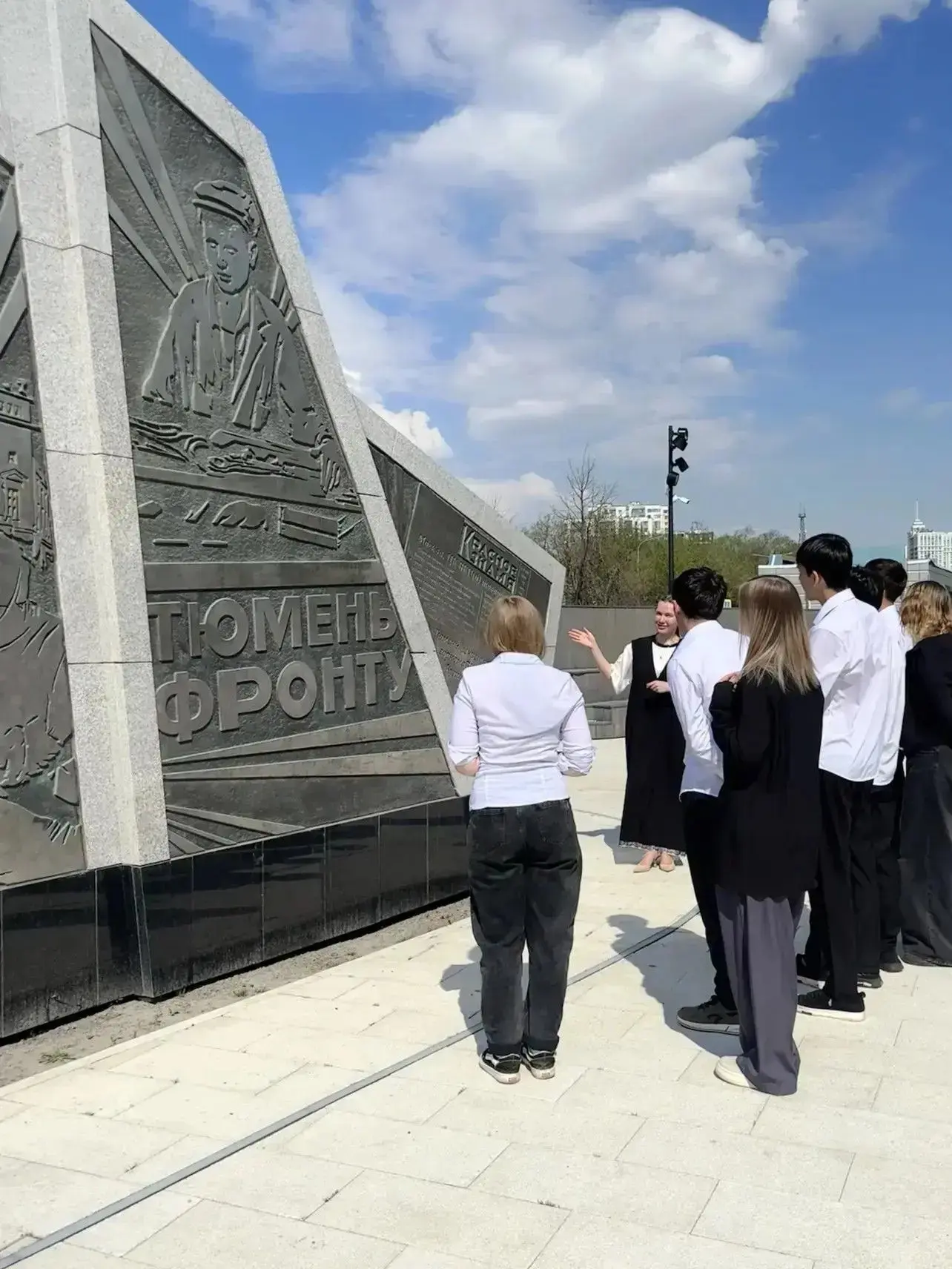 Урок вне стен: живая история для 9 «Б»  8 мая 2026 года у девятиклассников (9б-2 класс) прошёл не пр