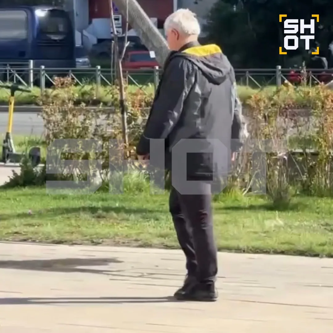 Неизвестный мужчина напал с ножом на девушку в Питере и скрылся с места ЧП. Пострадавша...