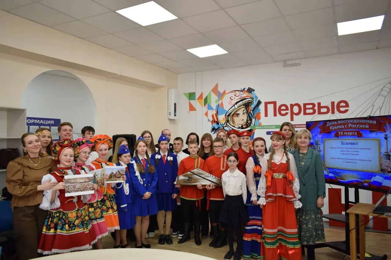 День воссоединения Крыма с Россией !Важная онлайн‑встреча юнармейцев и активистов «Движения Первых» 