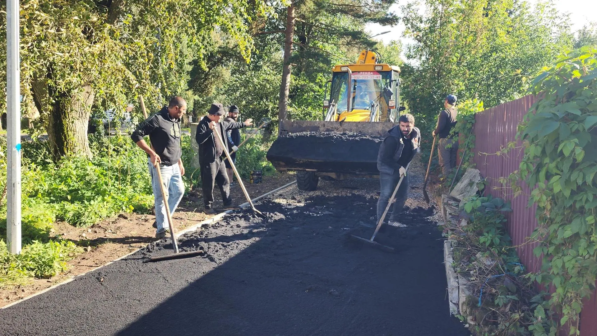 В деревне Кашино обновили пешеходные дорожки по программе «Пешком».