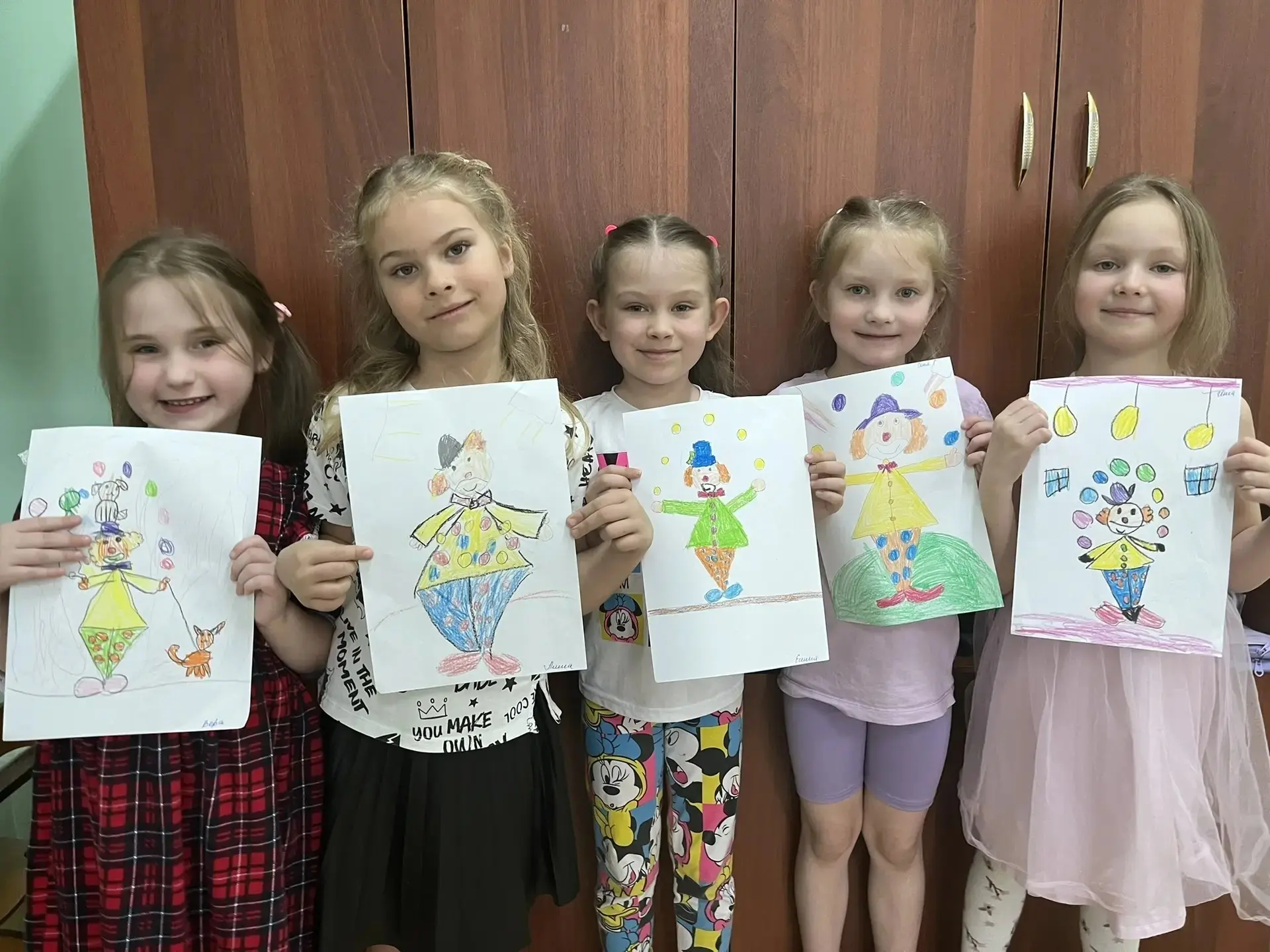 🎪 Весёлые краски Дня Смеха в группе «Незабудка»! 🎨  1 апреля в нашей подготовительной группе прошло 