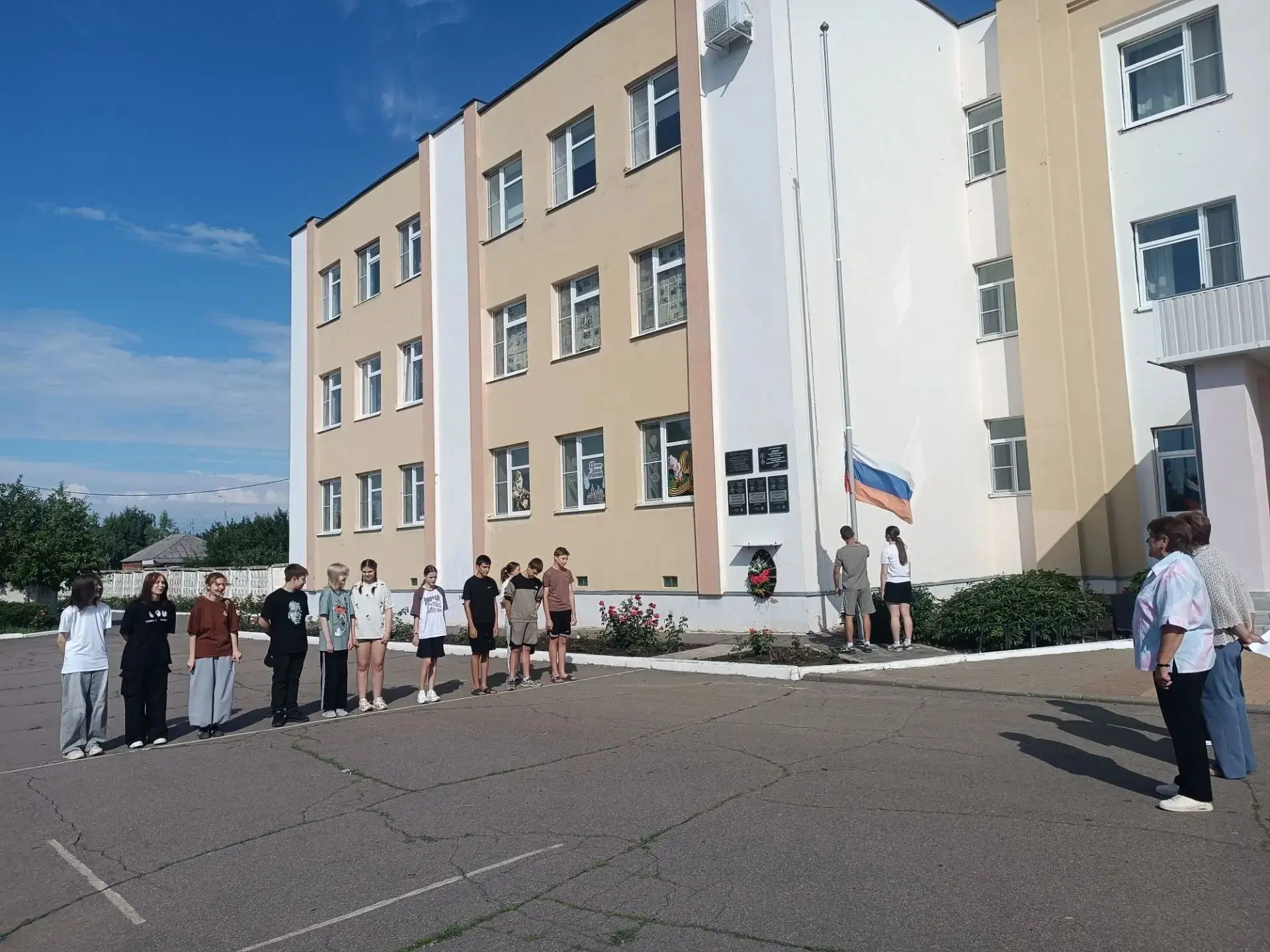 ☀️День 1 в лагере труда и отдыха: старт насыщенной смены! 
⁣
💥Наш отряд — целых 15 активных и заряж