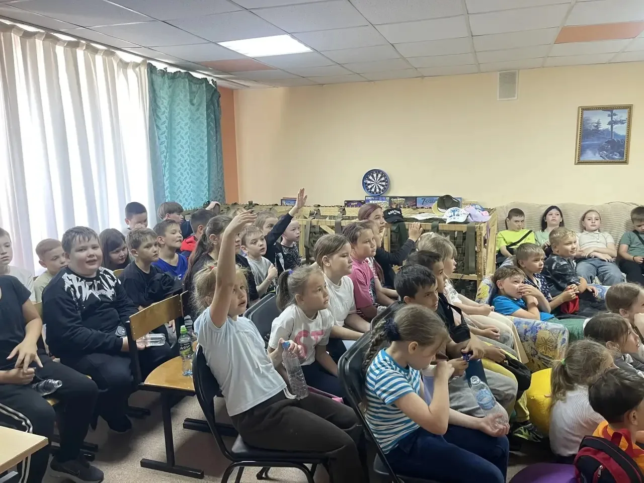 Воспитанники школьного лагеря продолжают яркие летние дни ☀️