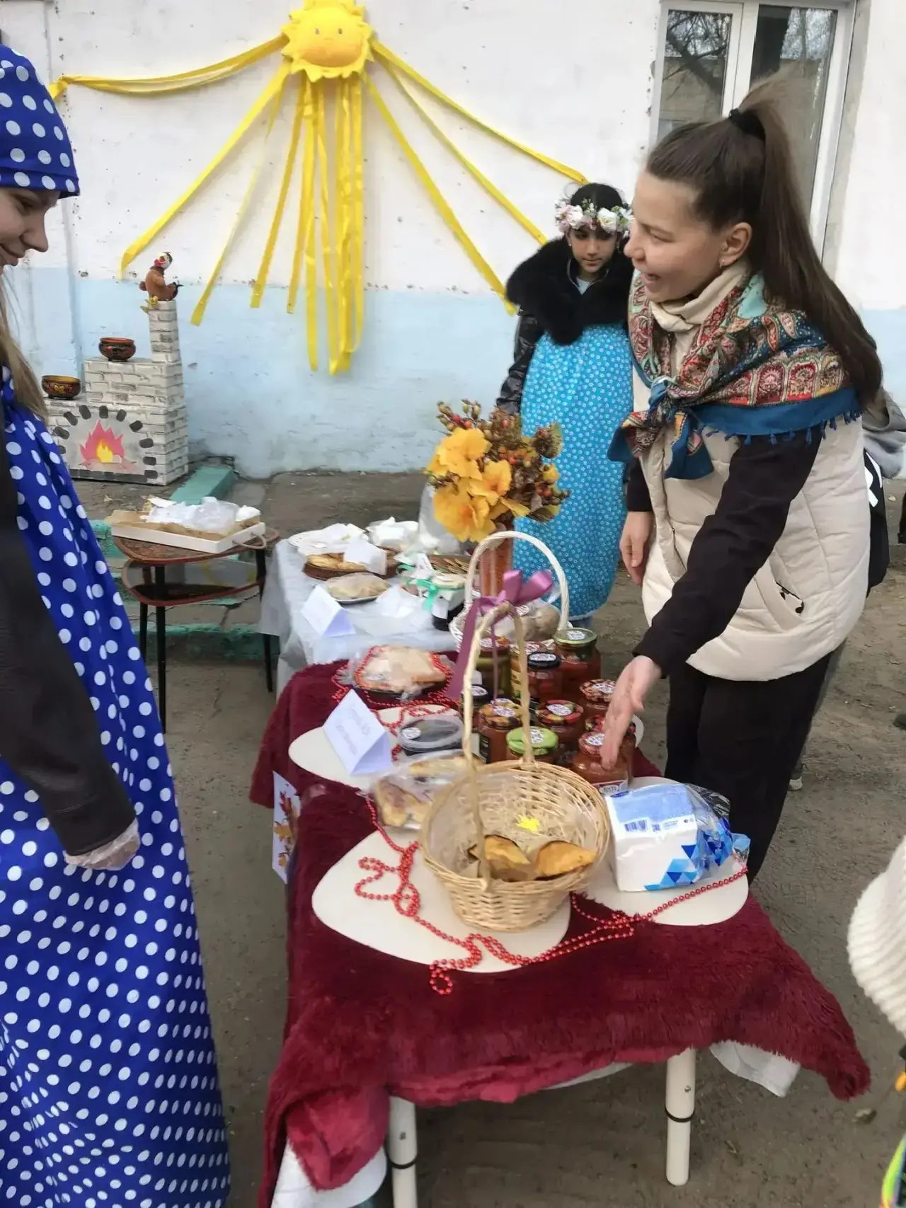 В нашем детском саду по адресу: Фрунзе,21 прошла «Осенняя ярмарка»! Было весело и оживл...