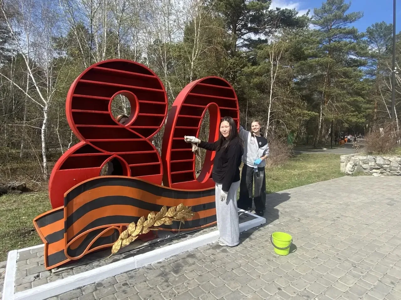 🌿 Субботник в городском парке: готовимся к 9 Мая вместе!  Сегодня, 7 мая, обучающиеся нашей школы вы