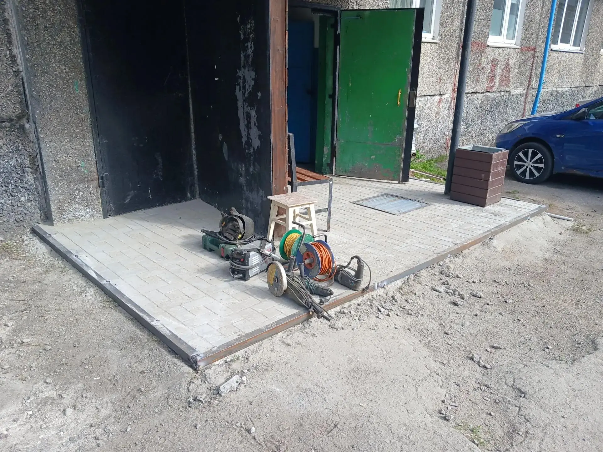 💚Входная группа на Аскольдовцев 38 продолжает преображаться.