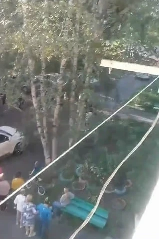 🤬«Твари — на маленького мальчика»: групповое избиение подростками засняли на видео в К...