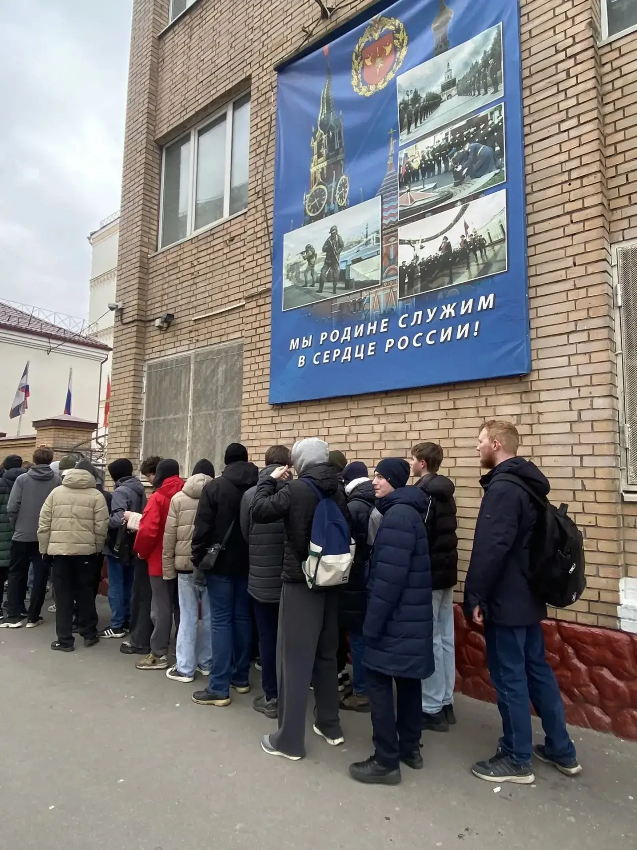 💫 Участие в военных сборах  🌟 Ученики 10 классов нашей школы приняли участие в сборах на базе Семено