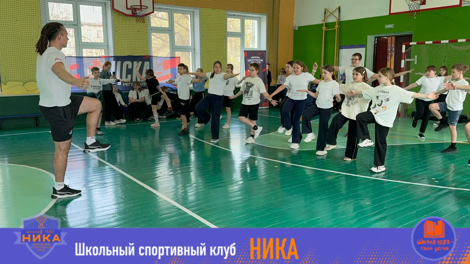 Что такое тэг-регби, рассказал сегодня ученикам начальной школы мастер спорта Тимур Гафаров. Он позн