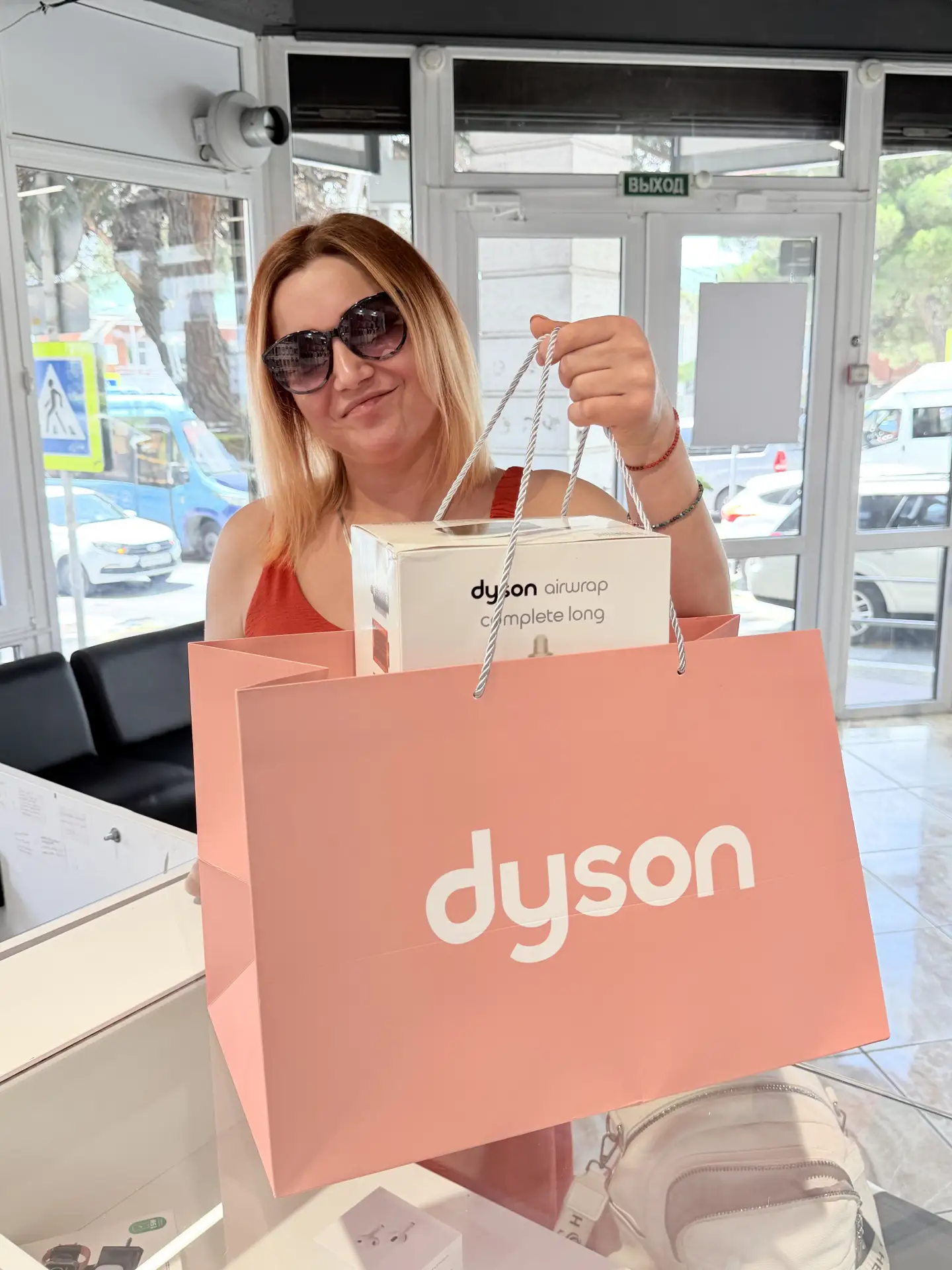 Счастливая победительница уже забрала свой DYSON 🔥
