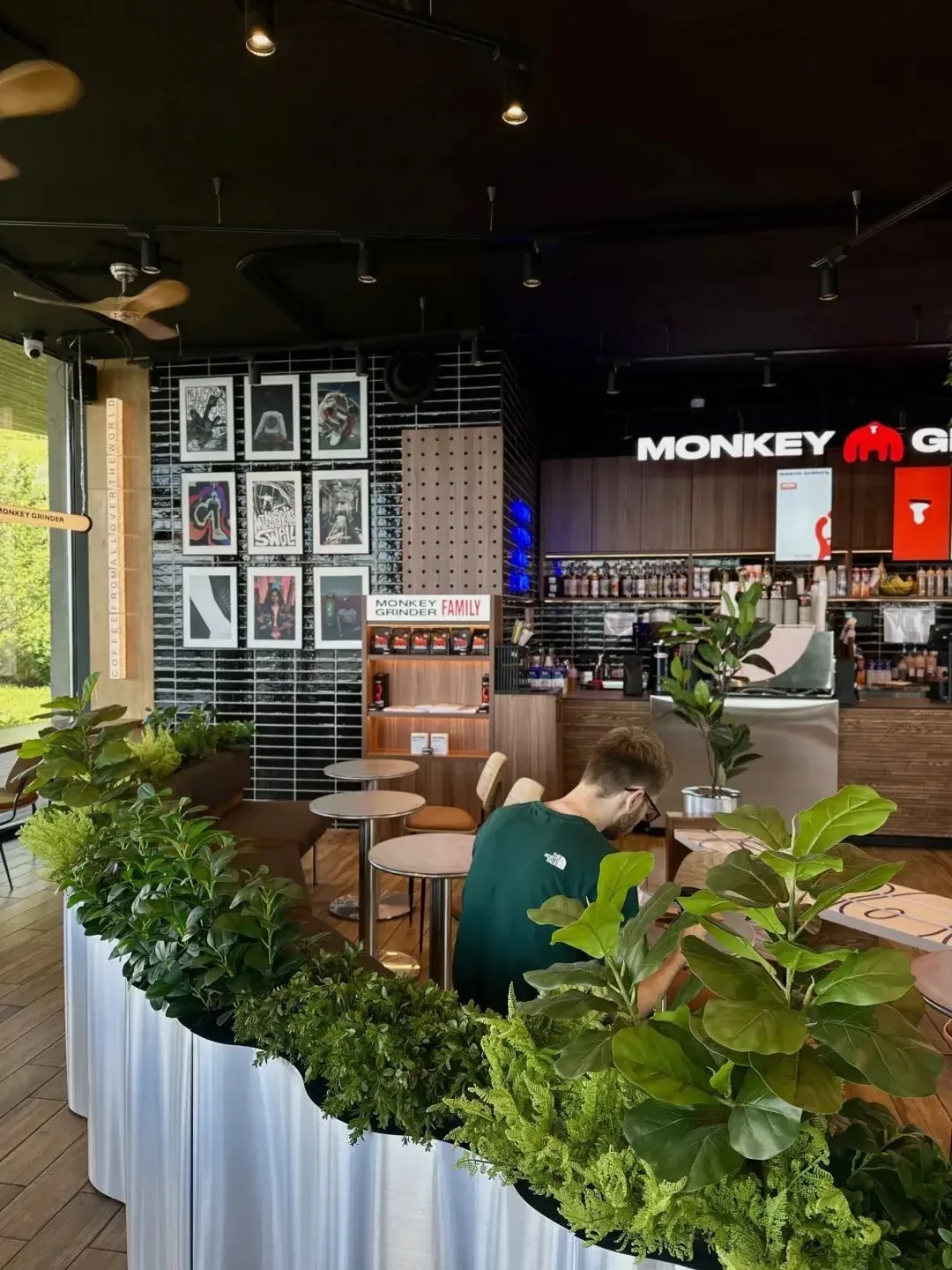 ✅Новое заведение Monkey Grinder на набережной открылось в техническом режиме