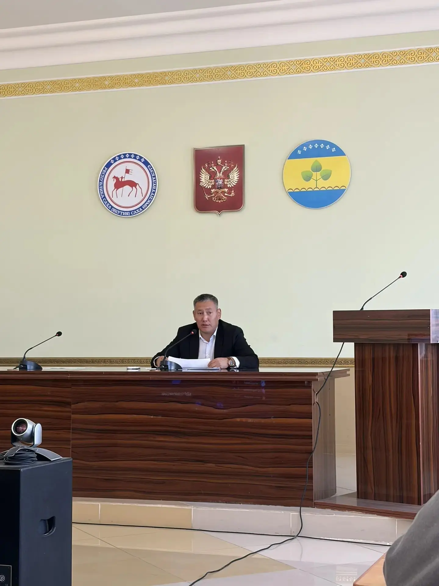 Улуус баһылыгын солбуйааччы Алексей Лобанов муниципальнай оройуон нэдиэлэтээҕи үлэтин т...