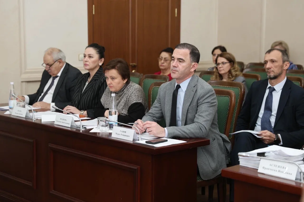 Сегодня в малом зале Дома правительства Карачаево-Черкесской Республики состоялось очередное заседан