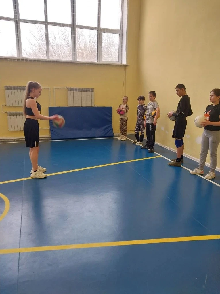 Сегодня на базе Озерского филиала Верхнеспасской СОШ тренер Теплов С.В. предоставил юны...