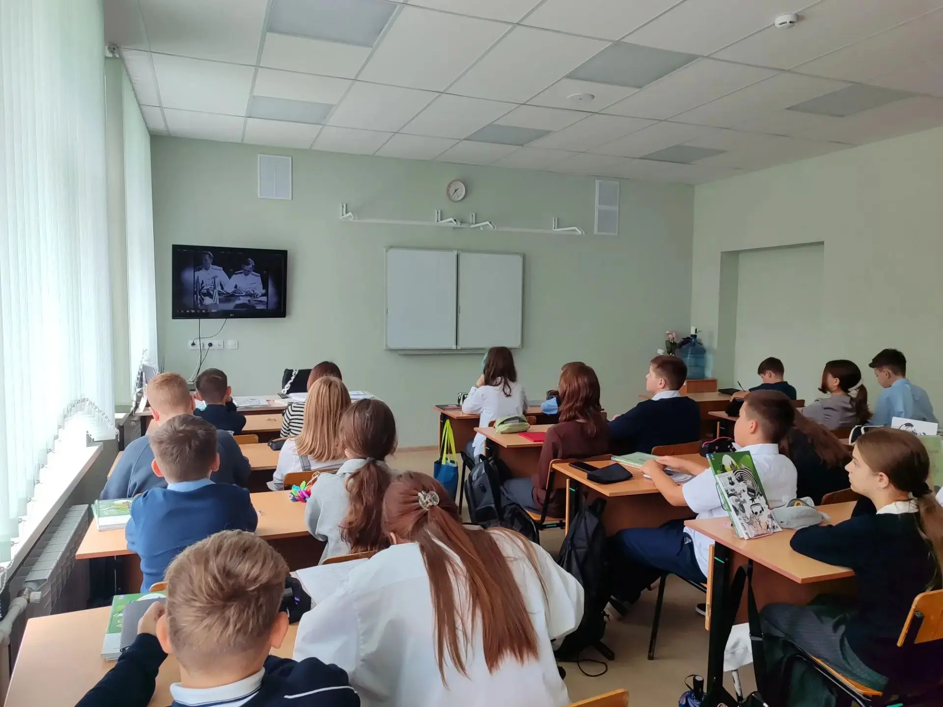 Сегодня в школе прошли беседы и кинолектории, посвященные Дню окончания Второй мировой ...