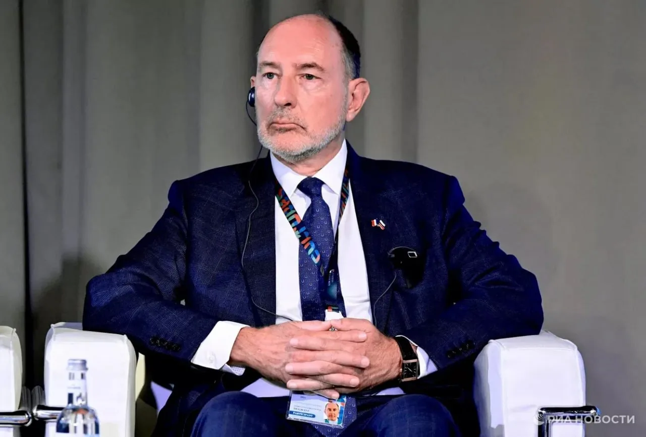 Внук де Голля Пьер заявил РИА Новости, что хочет видеть в следующем президенте Франции ...