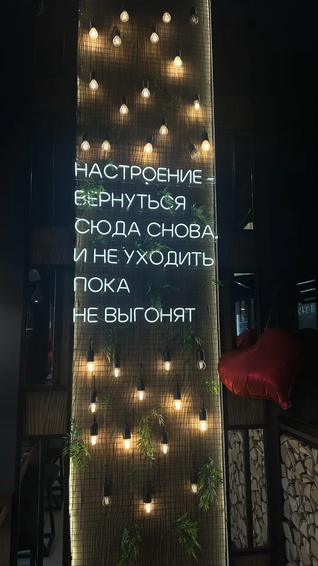 Мясозавр в Атриуме