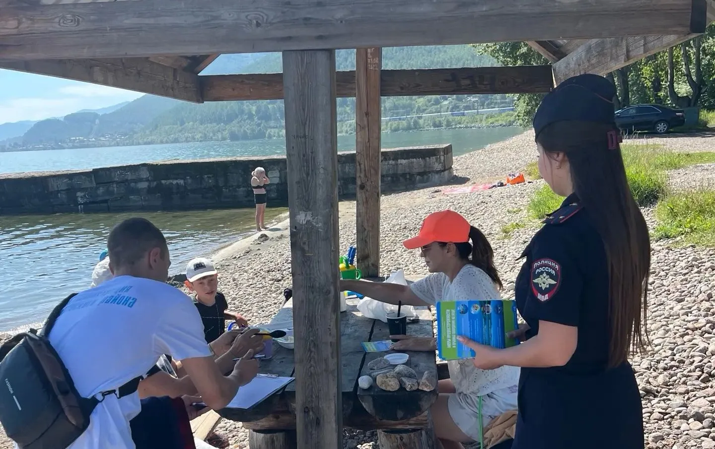 🫡👮‍♀️🌊Сотрудники Слюдянского линейного пункта полиции провели профилактический рейд ...