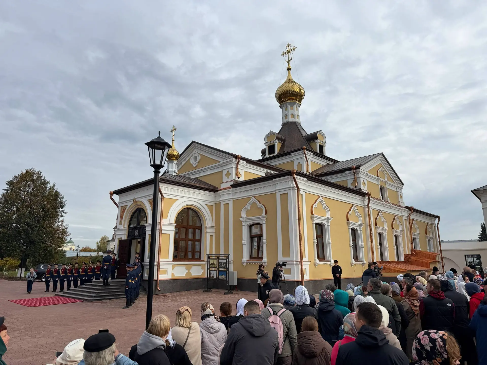 Вчера в Суздале Святейший Патриарх совершил великое освящение Сретенского храма.