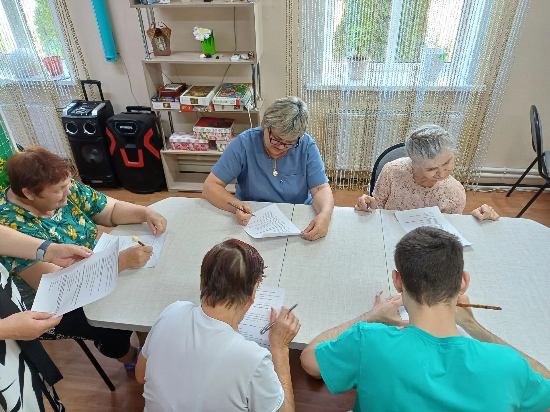 В рамках проекта «Время активных» в социально-реабилитационном отделении дневного пребы...
