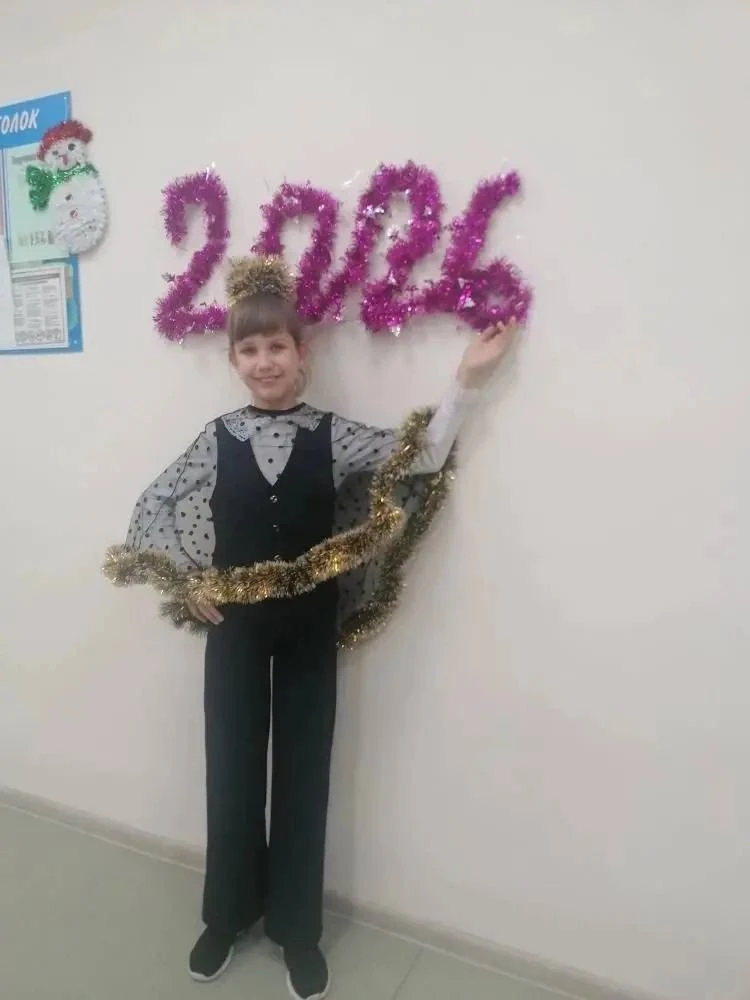 ✨ День мишуры   12 декабря в нашей школе прошел тематический «День мишуры».В этот день ученики прояв