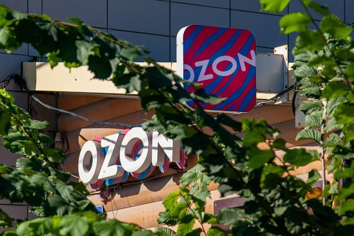 В Саратове атакован логистический центр OZON, начался пожар