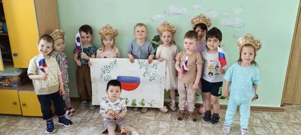 🇷🇺✨ Наши маленькие патриоты из группы «Неваляшки» от всей души поздравляют всех с Днём России! ✨🇷