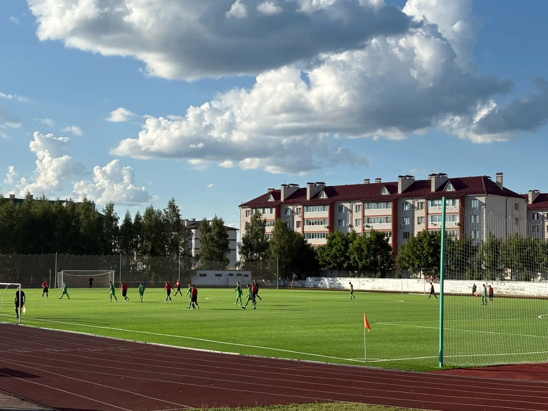 ⚽В минувшие выходные на стадионе ФОК «Солнечный» прошёл футбольный матч в рамках первенства третьего
