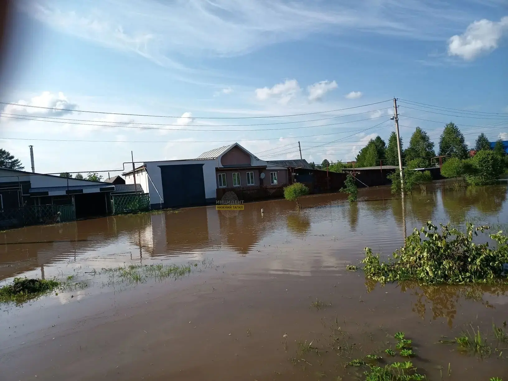 ⭕ «Вода во дворах, вода на улицах — вода всюду!»:село Николо-Павловское ушло под воду.

 — Николо-Па
