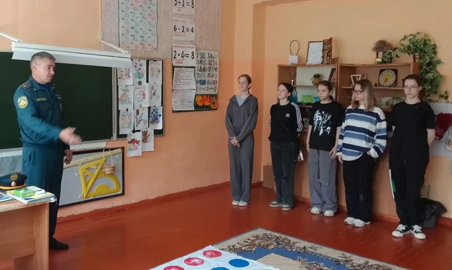 📌В рамках акции "Безопасность детства" в гости к ребятам в лагерь дневного пребывания приехал Гусев