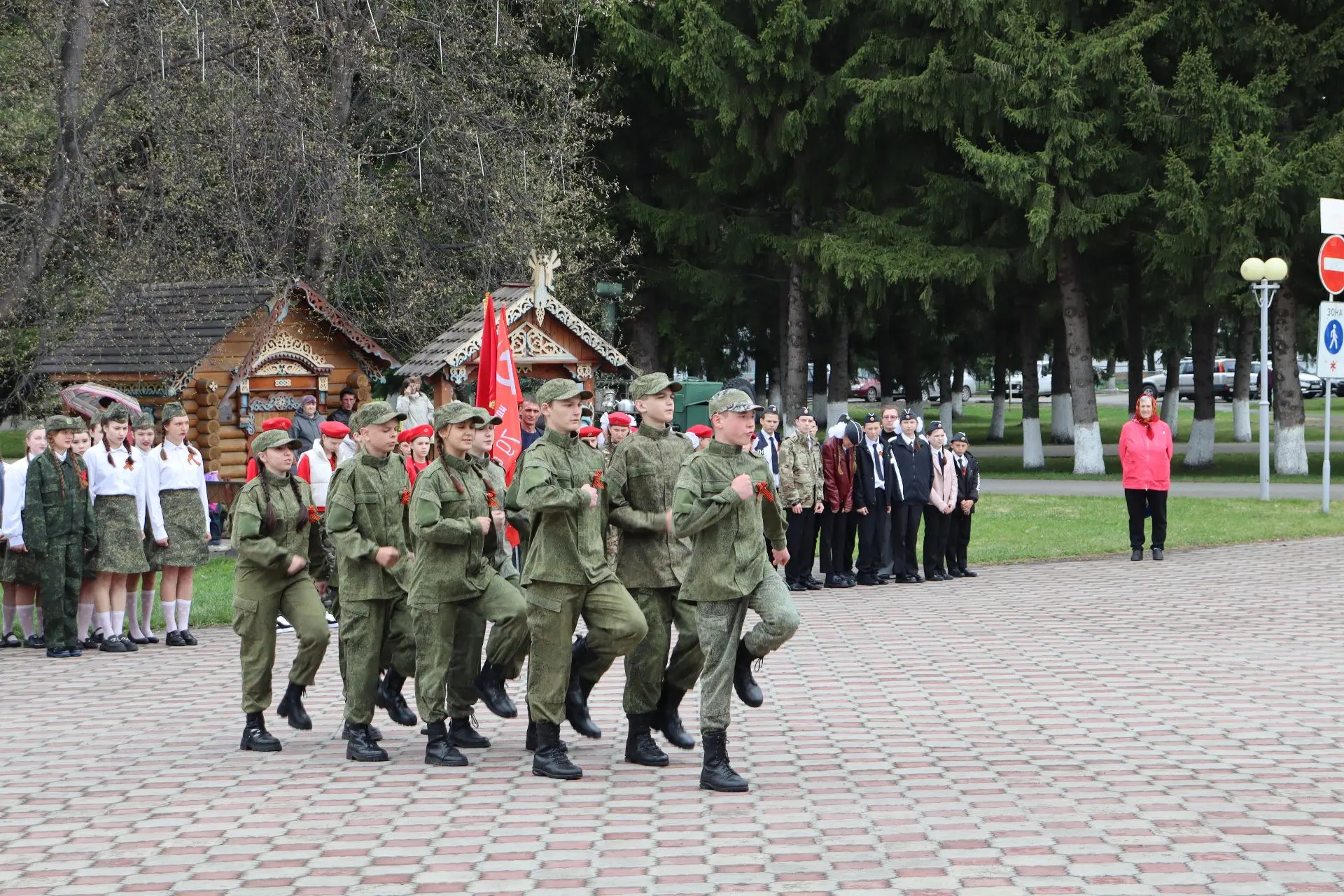 "Наследники Победы" Муромцевского лицея одержали победу в районном смотре строя и песни!
Сегодня в ч