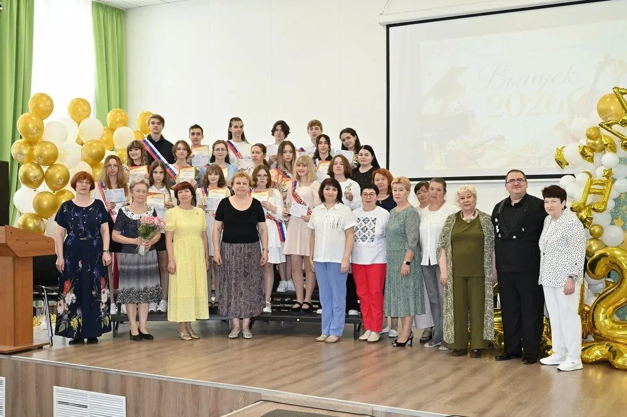 🔔 Музыка, цветы и шары: в Ступинской детской школе искусств прошел выпускной  В большом зале Ступинс