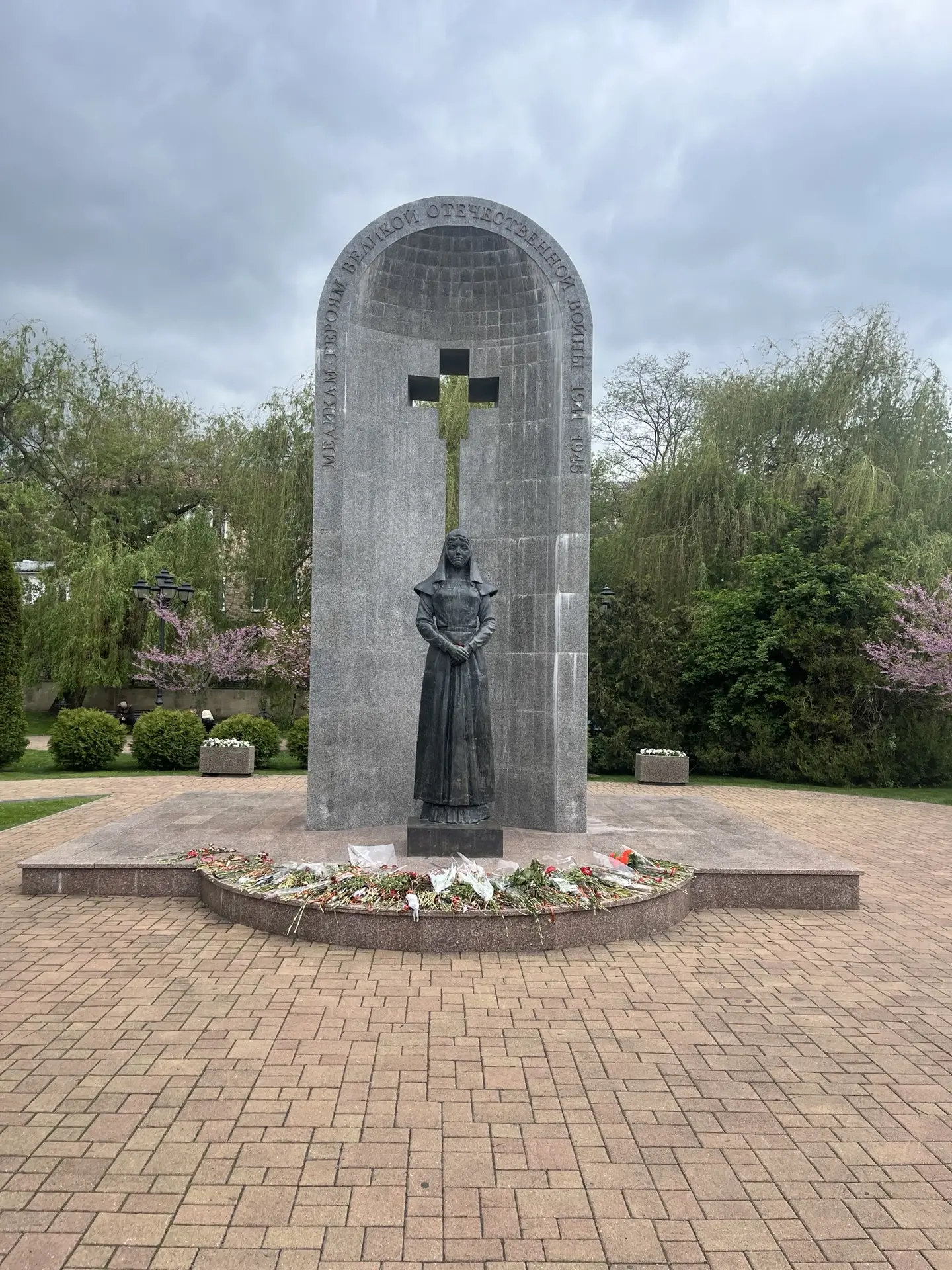 Памятник героям-медикам в Кисловодске