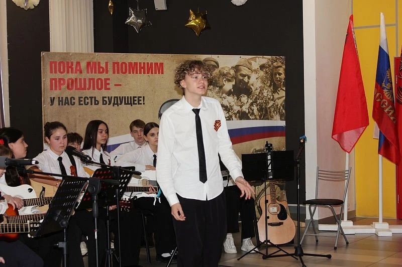 В ДК пгт. имени Цюрупы МУ «ВКМЦК и Т «Истоки» состоялся литературно-музыкальный вечер «Песни Победы»