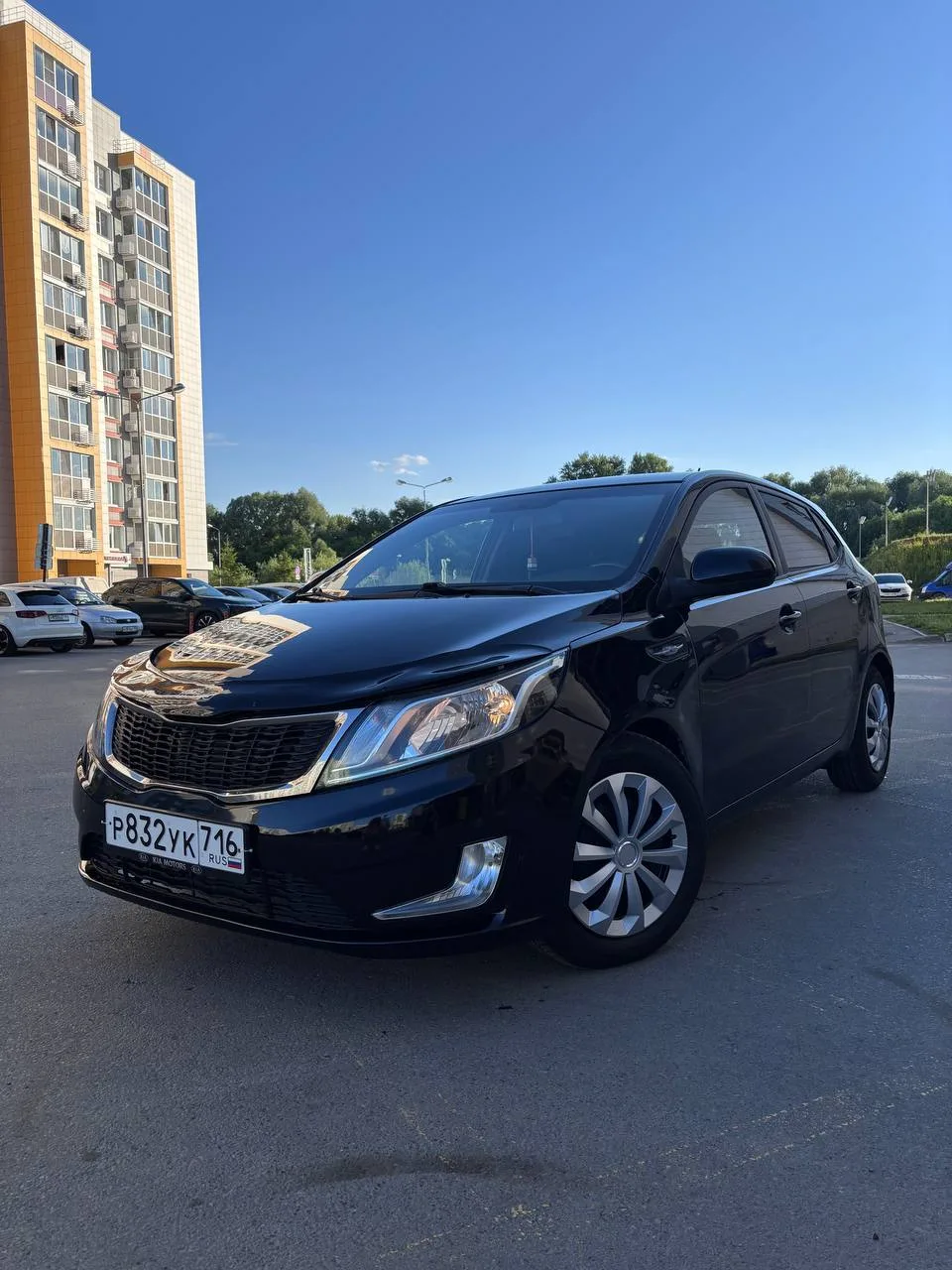 Kia Rio 
2012 
1.4, АКПП
190к родного пробега 
Кондиционер, Андройд магнитола, камера заднего вида 
