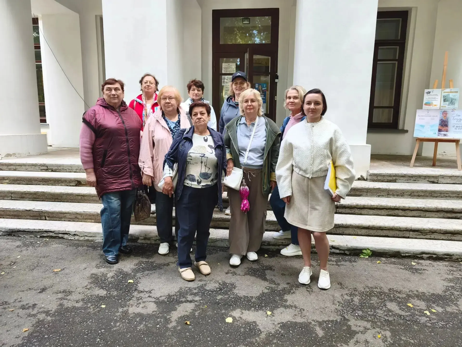 Сегодня, 17 июня, прошла авторская обзорная экскурсия Полины Кузьминой по Главному дому Усадьбы Знам