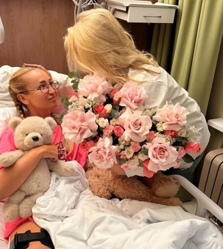 Ольга Бузова выходит на связь прямо из больничной палаты.

Популярная телеведущая и певица перенесла