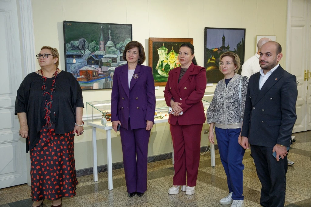 🎨 В Ростове открылась выставка «Город мастеров: изобразительное и декоративно-прикладн...